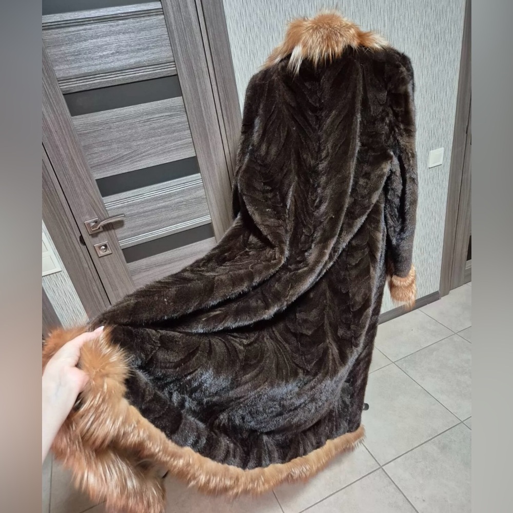 Brown mink fur coat with red fox fur collar trim - Picture 5 of 16